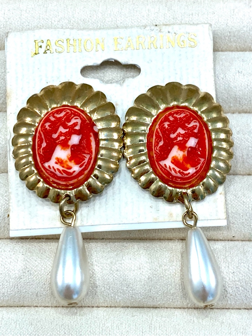 NWT Vintage 80s Made in Korea Gold Fluted Oval Red Cameo Faux Pearl Drop Earring